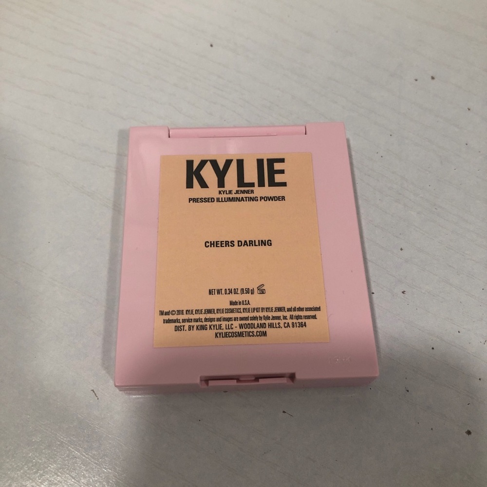 Kylie Cosmetics Pressed Illuminating Powder in shade Cheers Darling